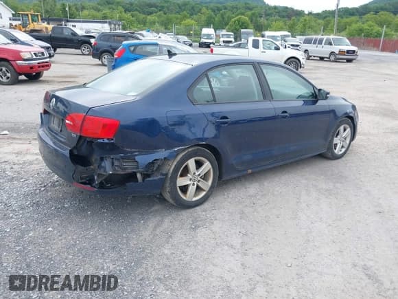 ✅ 2012 Volkswagen Jetta TDI w/Premium • VIN: 3VWLL7AJ1CM394773 • Lot: 42324711. Listed on IAAI with 179,470 mi. Free auction sales archive from the USA and detailed vehicle history report at DreamBid. Image 4.