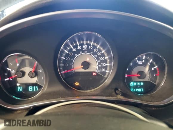 ✅ 2011 Chrysler 200 Touring • VIN: 1C3BC1FB5BN549766 • Lot: 68342215. Wystawiony na Copart z przebiegiem 211 487 mil. Bezpłatny archiwum sprzedaży aukcyjnych z USA i szczegółowy raport historii pojazdu na DreamBid. Zdjęcie 9.