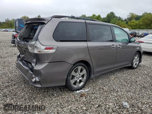 ✅ 2014 Toyota Sienna SE • VIN: 5TDXK3DC3ES414229 • Lot: 71672435. Wystawiony na Copart z przebiegiem 215 317 mil. Bezpłatny archiwum sprzedaży aukcyjnych z USA i szczegółowy raport historii pojazdu na DreamBid. Zdjęcie 3.