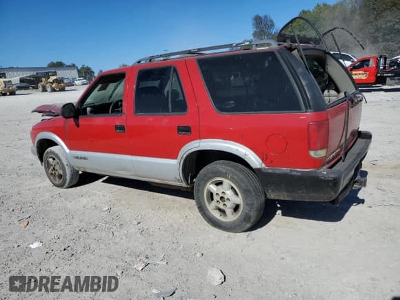 ✅ 1996 Chevrolet Blazer • VIN: 1GNDT13W9T2285134 • Лот: 86460795. Опубликован ранее на Copart с пробегом 262 482 миль. Бесплатный доступ к архиву аукционных продаж из США и подробный отчёт об истории автомобиля на DreamBid. Изображение 2.
