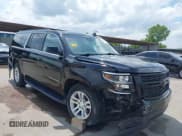 ✅ 2020 Chevrolet Suburban LT • VIN: 1GNSCHKC3LR140055 • Lot: 42733528. Wystawiony na IAAI z przebiegiem 129 872 mil. Bezpłatny archiwum sprzedaży aukcyjnych z USA i szczegółowy raport historii pojazdu na DreamBid. Zdjęcie 1.