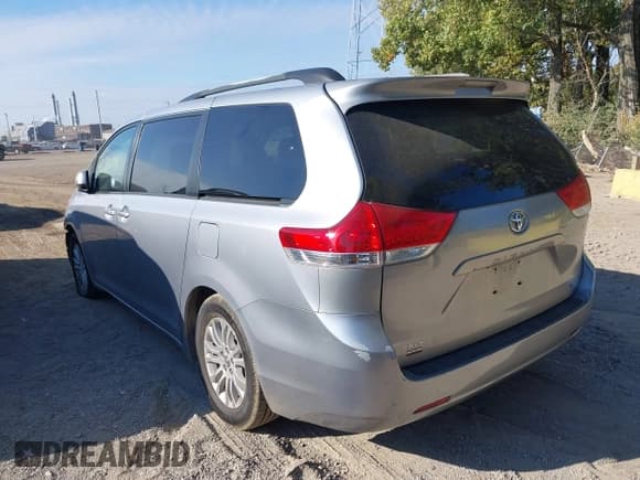 ✅ 2013 Toyota Sienna XLE • VIN: 5TDYK3DCXDS394807 • Lot: 43477534. Listed on IAAI with 191,356 mi. Free auction sales archive from the USA and detailed vehicle history report at DreamBid. Image 3.