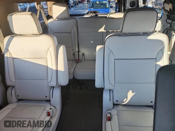 ✅ 2025 GMC Yukon XL Denali • VIN: 1GKS2JRL7SR218249 • Lot: 84339705. Listed on Copart with 8,135 mi. Free auction sales archive from the USA and detailed vehicle history report at DreamBid. Image 10.
