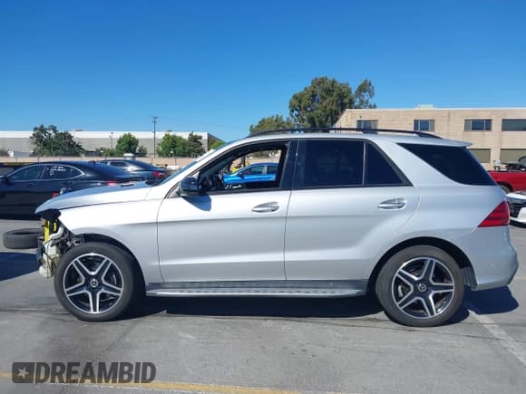 ✅ 2018 Mercedes-Benz GLE 350 • VIN: 4JGDA5HB1JB152520 • Lot: 42888875. Wystawiony na IAAI z przebiegiem 84 314 mil. Bezpłatny archiwum sprzedaży aukcyjnych z USA i szczegółowy raport historii pojazdu na DreamBid. Zdjęcie 15.