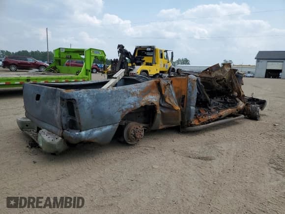 ✅ 2002 Chevrolet Silverado 2500HD LS • VIN: 1GCHK29142E112701 • Lot: 59127915. Wystawiony na Copart z przebiegiem Nie podano. Bezpłatny archiwum sprzedaży aukcyjnych z USA i szczegółowy raport historii pojazdu na DreamBid. Zdjęcie 3.
