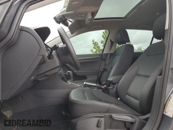 ✅ 2021 Volkswagen Golf TSI • VIN: 3VWG57AU6MM014608 • Lot: 74211094. Wystawiony na Copart z przebiegiem Nie podano. Bezpłatny archiwum sprzedaży aukcyjnych z USA i szczegółowy raport historii pojazdu na DreamBid. Zdjęcie 7.