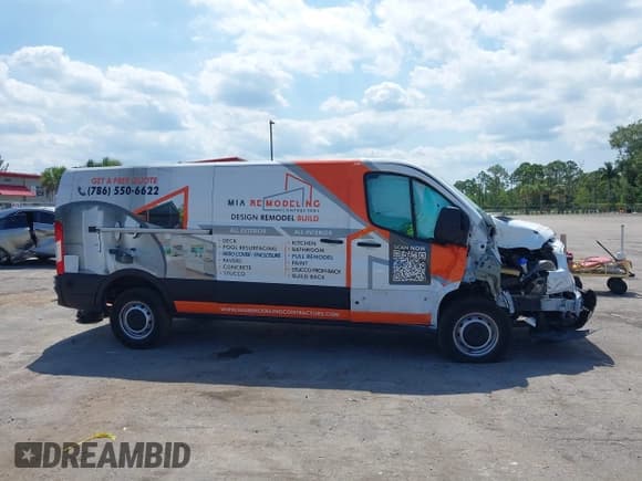 ✅ 2024 Ford Transit Cargo • VIN: 1FTBR1Y80RKB59990 • Lot: 42241182. Wystawiony na IAAI z przebiegiem 13 385 mil. Bezpłatny archiwum sprzedaży aukcyjnych z USA i szczegółowy raport historii pojazdu na DreamBid. Zdjęcie 13.