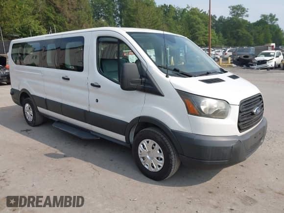 ✅ 2018 Ford Transit Passenger XL • VIN: 1FBZX2ZM7JKB39332 • Lot: 42952850. Wystawiony na IAAI z przebiegiem 61 736 mil. Bezpłatny archiwum sprzedaży aukcyjnych z USA i szczegółowy raport historii pojazdu na DreamBid. Zdjęcie 1.