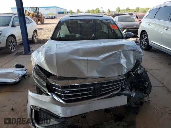 ✅ 2020 Volkswagen Passat R-Line • VIN: 1VWMA7A30LC018515 • Lot: 68529315. Wystawiony na Copart z przebiegiem 33 923 mil. Bezpłatny archiwum sprzedaży aukcyjnych z USA i szczegółowy raport historii pojazdu na DreamBid. Zdjęcie 5.