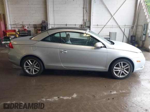 ✅ 2008 Volkswagen Eos Lux • VIN: WVWFA71FX8V004686 • Lot: 42256349. Wystawiony na IAAI z przebiegiem 42 289 mil. Bezpłatny archiwum sprzedaży aukcyjnych z USA i szczegółowy raport historii pojazdu na DreamBid. Zdjęcie 13.