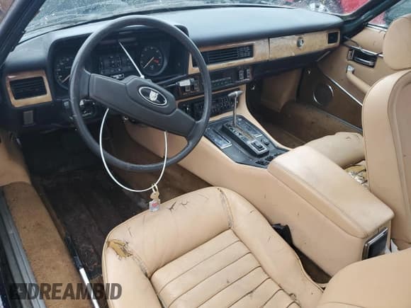 ✅ 1986 Jaguar XJ • VIN: SAJNV5848GC132560 • Лот: 83790004. Опубликован ранее на Copart с пробегом 66 961 миль. Бесплатный доступ к архиву аукционных продаж из США и подробный отчёт об истории автомобиля на DreamBid. Изображение 8.