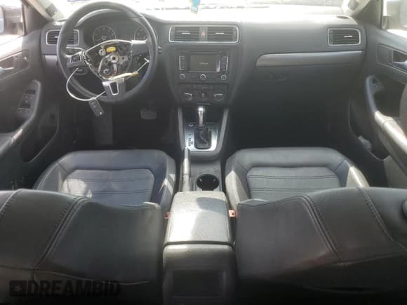 ✅ 2013 Volkswagen Jetta SEL • VIN: 3VWLX7AJ2DM375624 • Lot: 89925465. Listed on Copart with 108,310 mi. Free auction sales archive from the USA and detailed vehicle history report at DreamBid. Image 8.