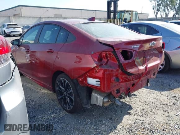 2019 Chevrolet Cruze Premier z VIN 1G1BF5SM2K7130305, wystawiony jako IAAI lot #42581601 z przebiegiem 15 743 mil mil oraz . Historia ofert i sprzedaży dostępna na DreamBid. Obrazek 3.