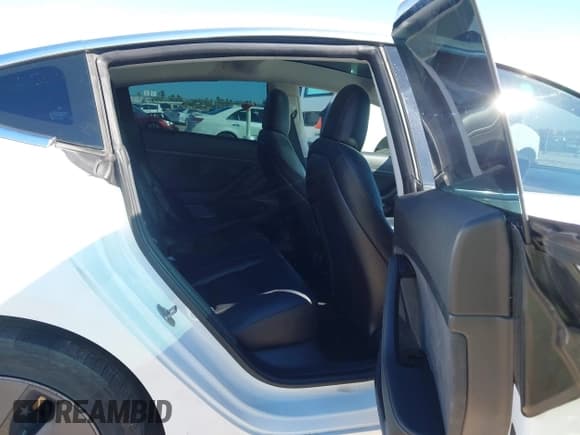 ✅ 2020 Tesla Model 3 Standard Range Plus • VIN: 5YJ3E1EA4LF613671 • Лот: 43577298. Опубликован ранее на IAAI с пробегом 83 874 миль. Бесплатный доступ к архиву аукционных продаж из США и подробный отчёт об истории автомобиля на DreamBid. Изображение 8.