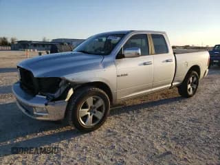 ✅ 2010 Dodge 1500 ST • VIN: 1D7RB1GP5AS246760 • Lot: 85348934. Wystawiony na Copart z przebiegiem 172 042 mil. Bezpłatny archiwum sprzedaży aukcyjnych z USA i szczegółowy raport historii pojazdu na DreamBid. Zdjęcie 1.