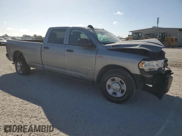 ✅ 2021 Ram 3500 Tradesman • VIN: 3C63R3GJ8MG665725 • Lot: 78316604. Wystawiony na Copart z przebiegiem 27 004 mil. Bezpłatny archiwum sprzedaży aukcyjnych z USA i szczegółowy raport historii pojazdu na DreamBid. Zdjęcie 4.