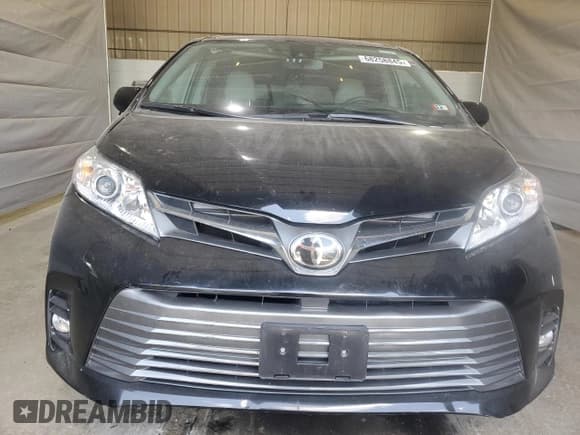 ✅ 2018 Toyota Sienna XLE Auto Access Seat • VIN: 5TDYZ3DC5JS906920 • Lot: 68258845. Listed on Copart with 18,787 mi. Free auction sales archive from the USA and detailed vehicle history report at DreamBid. Image 5.