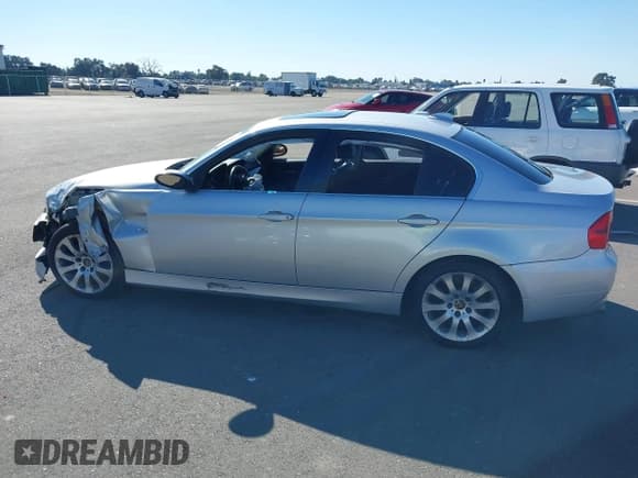 ✅ 2006 BMW 3 Series 330i • VIN: WBAVB33586KR77356 • Lot: 43565464. Wystawiony na IAAI z przebiegiem Nie podano. Bezpłatny archiwum sprzedaży aukcyjnych z USA i szczegółowy raport historii pojazdu na DreamBid. Zdjęcie 13.