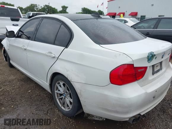 ✅ 2010 BMW 3 Series 328i • VIN: WBAPH7C51AA176278 • Lot: 42120906. Listed on IAAI with 183,804 mi. Free auction sales archive from the USA and detailed vehicle history report at DreamBid. Image 3.