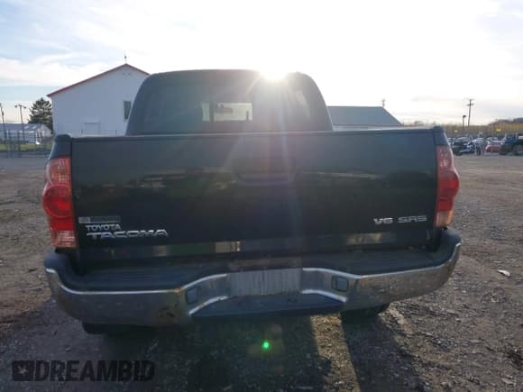 ✅ 2005 Toyota Tacoma • VIN: 5TELU42N05Z072213 • Lot: 43786591. Wystawiony na IAAI z przebiegiem 149 360 mil. Bezpłatny archiwum sprzedaży aukcyjnych z USA i szczegółowy raport historii pojazdu na DreamBid. Zdjęcie 16.