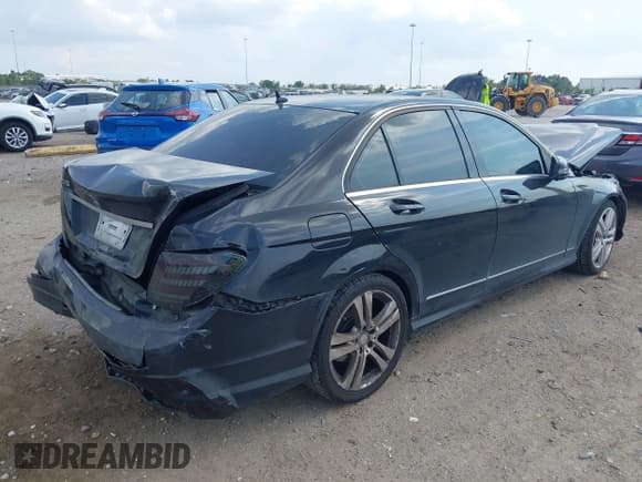 ✅ 2009 Mercedes-Benz C 300 Sport • VIN: WDDGF54X79R064584 • Лот: 43522224. Опубликован ранее на IAAI с пробегом 159 448 миль. Бесплатный доступ к архиву аукционных продаж из США и подробный отчёт об истории автомобиля на DreamBid. Изображение 4.