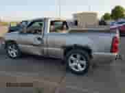 ✅ 2003 Chevrolet Silverado 1500 • VIN: 1GCEC14V43Z239995 • Lot: 71229394. Wystawiony na Copart z przebiegiem 301 543 mil mil. Skorzystaj z bezpłatnego archiwum sprzedaży aukcyjnych z USA i zobacz szczegółowy raport historii pojazdu na DreamBid. Zdjęcie 2.