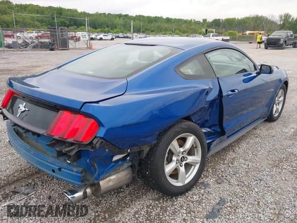 ✅ 2017 Ford Mustang V6 • VIN: 1FA6P8AM7H5275715 • Лот: 42213539. Опубликован ранее на IAAI с пробегом 121 843 миль. Бесплатный доступ к архиву аукционных продаж из США и подробный отчёт об истории автомобиля на DreamBid. Изображение 4.