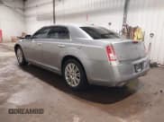 ✅ 2014 Chrysler 300 C • VIN: 2C3CCAKT0EH128635 • Lot: 42318965. Wystawiony na IAAI z przebiegiem 166 731 mil. Bezpłatny archiwum sprzedaży aukcyjnych z USA i szczegółowy raport historii pojazdu na DreamBid. Zdjęcie 3.