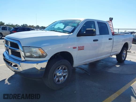 ✅ 2018 Ram 2500 Tradesman • VIN: 3C6UR5HJ6JG239753 • Lot: 43585290. Wystawiony na IAAI z przebiegiem 288 546 mil. Bezpłatny archiwum sprzedaży aukcyjnych z USA i szczegółowy raport historii pojazdu na DreamBid. Zdjęcie 19.