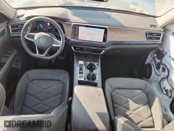 ✅ 2024 Volkswagen Atlas SE • VIN: 1V2WR2CA2RC618141 • Lot: 82749605. Listed on Copart with 14,106 mi. Free auction sales archive from the USA and detailed vehicle history report at DreamBid. Image 8.