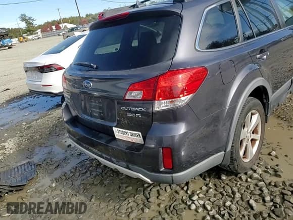 ✅ 2013 Subaru Outback Limited • VIN: 4S4BRDKC1D2291756 • Lot: 85838485. Wystawiony na Copart z przebiegiem 112 485 mil. Bezpłatny archiwum sprzedaży aukcyjnych z USA i szczegółowy raport historii pojazdu na DreamBid. Zdjęcie 14.