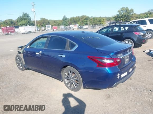 ✅ 2018 Nissan Altima S • VIN: 1N4AL3AP1JC230354 • Lot: 43179195. Listed on IAAI with 90,373 mi. Free auction sales archive from the USA and detailed vehicle history report at DreamBid. Image 3.