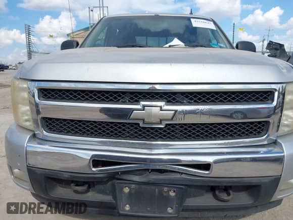 2011 Chevrolet Silverado 1500 LT z VIN 3GCPKSE35BG258438, wystawiony jako IAAI lot #43510647 z przebiegiem 212 290 mil mil oraz . Historia ofert i sprzedaży dostępna na DreamBid. Obrazek 17.