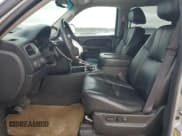 ✅ 2013 Chevrolet Suburban LT • VIN: 1GNSKJE75DR156736 • Lot: 79581474. Wystawiony na Copart z przebiegiem 77 578 mil. Bezpłatny archiwum sprzedaży aukcyjnych z USA i szczegółowy raport historii pojazdu na DreamBid. Zdjęcie 7.