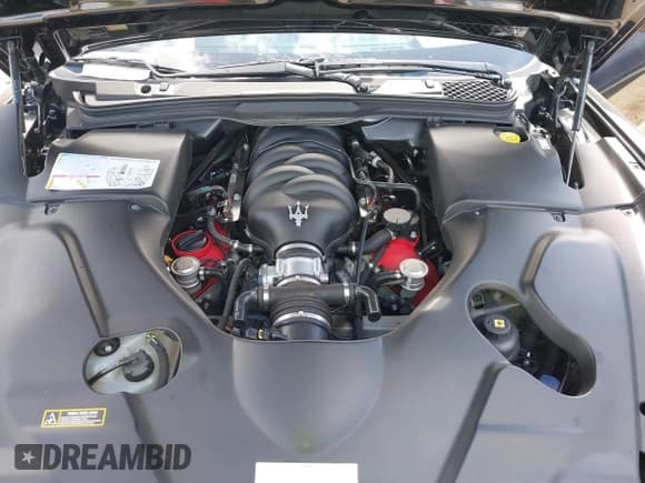 ✅ 2018 Maserati GranTurismo Sport • VIN: ZAM45VMAXJ0307563 • Lot: 43329066. Wystawiony na IAAI z przebiegiem 26 248 mil. Bezpłatny archiwum sprzedaży aukcyjnych z USA i szczegółowy raport historii pojazdu na DreamBid. Zdjęcie 10.