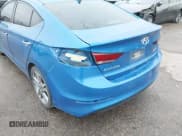 ✅ 2017 Hyundai Elantra SE • VIN: KMHD84LF9HU196537 • Lot: 42433761. Wystawiony na IAAI z przebiegiem 166 684 mil. Bezpłatny archiwum sprzedaży aukcyjnych z USA i szczegółowy raport historii pojazdu na DreamBid. Zdjęcie 6.