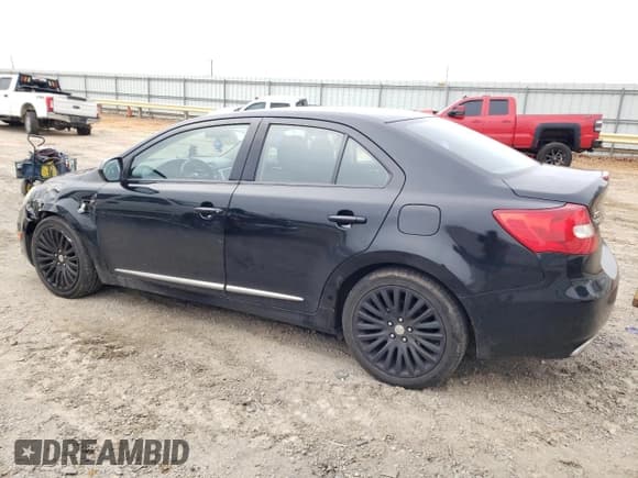 ✅ 2011 Suzuki Kizashi SE • VIN: JS2RF9A38B6111159 • Лот: 89296035. Опубликован ранее на Copart с пробегом 192 999 миль. Бесплатный доступ к архиву аукционных продаж из США и подробный отчёт об истории автомобиля на DreamBid. Изображение 2.