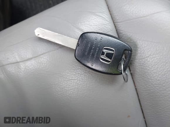 ✅ 2015 Honda Pilot EX-L • VIN: 5FNYF3H51FB031948 • Lot: 43634357. Listed on IAAI with 150,807 mi. Free auction sales archive from the USA and detailed vehicle history report at DreamBid. Image 11.