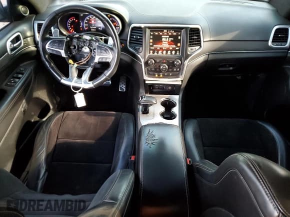 ✅ 2015 Jeep Grand Cherokee SRT • VIN: 1C4RJFDJXFC829675 • Lot: 70106415. Wystawiony na Copart z przebiegiem 104 294 mil. Bezpłatny archiwum sprzedaży aukcyjnych z USA i szczegółowy raport historii pojazdu na DreamBid. Zdjęcie 8.