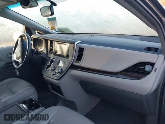 ✅ 2017 Toyota Sienna XLE • VIN: 5TDDZ3DC3HS171329 • Lot: 41136030. Listed on IAAI with 115,990 mi. Free auction sales archive from the USA and detailed vehicle history report at DreamBid. Image 5.