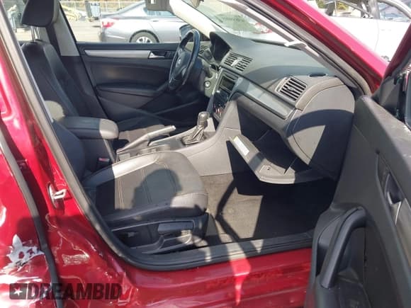 ✅ 2015 Volkswagen Passat S • VIN: 1VWAT7A35FC050331 • Lot: 43639005. Listed on IAAI with 97,913 mi. Free auction sales archive from the USA and detailed vehicle history report at DreamBid. Image 5.