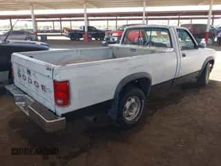 1992 Dodge Dakota z VIN 1B7FL26X4NS552470, wystawiony jako IAAI lot #41981783 z przebiegiem 202 110 mil mil oraz . Historia ofert i sprzedaży dostępna na DreamBid. Obrazek 4.