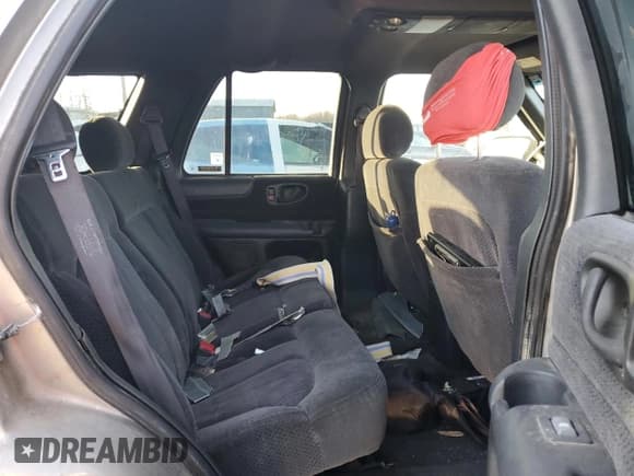 ✅ 2001 Chevrolet Blazer LT • VIN: 1GNDT13W51K261555 • Lot: 88991005. Wystawiony na Copart z przebiegiem 235 706 mil. Bezpłatny archiwum sprzedaży aukcyjnych z USA i szczegółowy raport historii pojazdu na DreamBid. Zdjęcie 11.