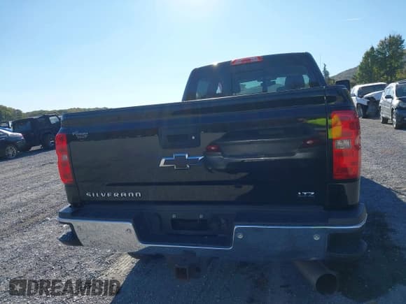 ✅ 2019 Chevrolet Silverado 2500HD LTZ • VIN: 1GC1KTEY2KF227172 • Лот: 43509869. Опубликован ранее на IAAI с пробегом 147 463 миль. Бесплатный доступ к архиву аукционных продаж из США и подробный отчёт об истории автомобиля на DreamBid. Изображение 17.