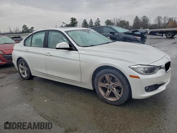 ✅ 2015 BMW 3 Series 328i xDrive • VIN: WBA3B5G50FNS13416 • Лот: 94340145. Опубликован ранее на Copart с пробегом 204 636 миль. Бесплатный доступ к архиву аукционных продаж из США и подробный отчёт об истории автомобиля на DreamBid. Изображение 4.