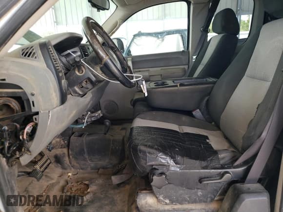 ✅ 2008 Chevrolet Silverado 2500HD Work Truck • VIN: 1GCHK29K18E116738 • Лот: 72018075. Опубликован ранее на Copart с пробегом 185 031 миль. Бесплатный доступ к архиву аукционных продаж из США и подробный отчёт об истории автомобиля на DreamBid. Изображение 7.