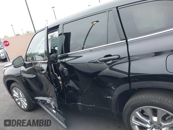 ✅ 2023 Toyota Highlander L • VIN: 5TDKDRAHXPS516220 • Lot: 42152777. Wystawiony na IAAI z przebiegiem 19 263 mil. Bezpłatny archiwum sprzedaży aukcyjnych z USA i szczegółowy raport historii pojazdu na DreamBid. Zdjęcie 12.