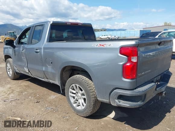 ✅ 2020 Chevrolet Silverado 1500 RST • VIN: 1GCRYEED7LZ266933 • Lot: 42107288. Wystawiony na IAAI z przebiegiem 133 635 mil. Bezpłatny archiwum sprzedaży aukcyjnych z USA i szczegółowy raport historii pojazdu na DreamBid. Zdjęcie 3.