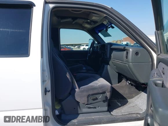 ✅ 2002 Chevrolet Silverado 2500HD LT • VIN: 1GCHK23U62F183928 • Lot: 43651982. Wystawiony na IAAI z przebiegiem 210 872 mil. Bezpłatny archiwum sprzedaży aukcyjnych z USA i szczegółowy raport historii pojazdu na DreamBid. Zdjęcie 6.