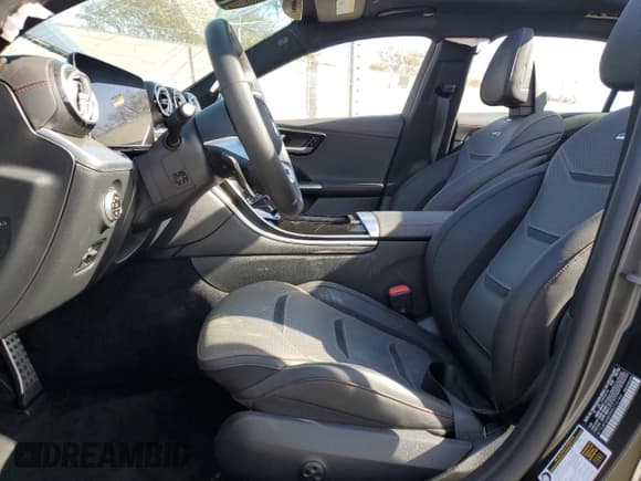 ✅ 2024 Mercedes-Benz C 63 S AMG E Performance • VIN: W1KAF8AB9RR214744 • Lot: 44844745. Wystawiony na Copart z przebiegiem 3 327 mil. Bezpłatny archiwum sprzedaży aukcyjnych z USA i szczegółowy raport historii pojazdu na DreamBid. Zdjęcie 7.